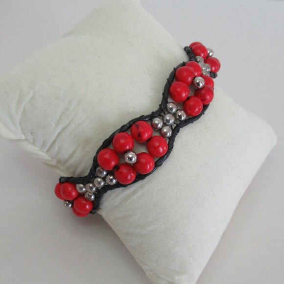 7" - 8" Red and Silver BEADED Flower Pattern w/ Leather BRACELET NEW Size M/L - Picture 2 of 7